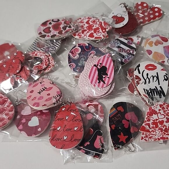 Heart Themed Earrings Set Kiss LOVE marry me Hearts Teardrop Earring - Picture 1 of 4